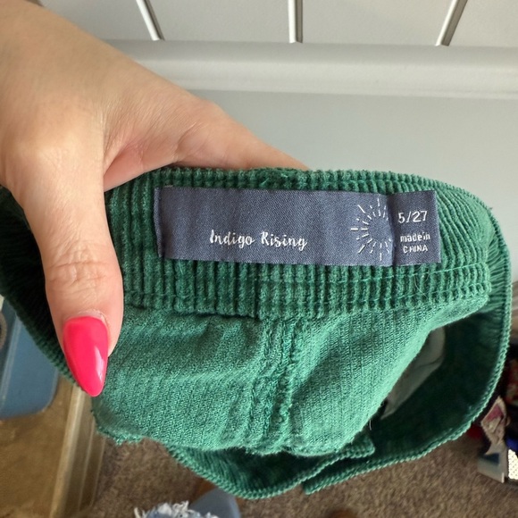 Indigo Rising green corduroy shorts for women - Picture 4 of 5